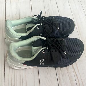 On Running Women's Cloudflyer 4 Tennis Shoes Sneakers Size 9.5 WIDE Green Black